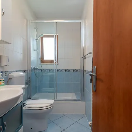 Stylish Triple With Balcony Konukevi Trogir