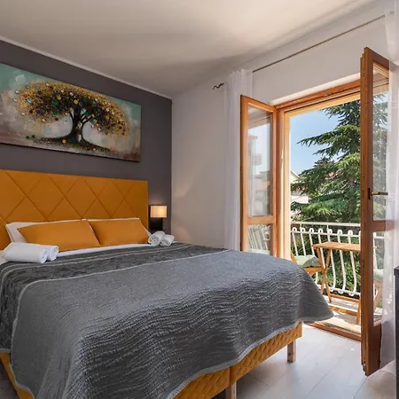 Stylish Triple With Balcony Trogir