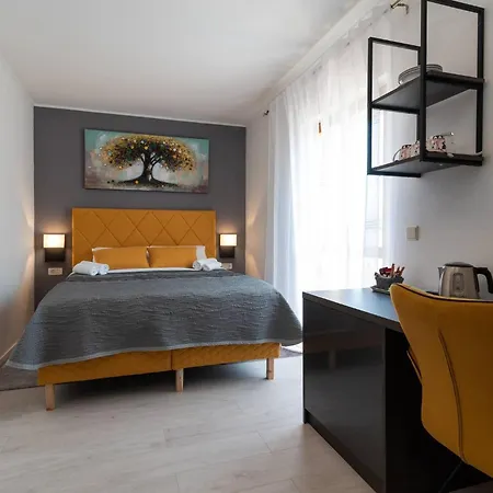 Stylish Triple With Balcony Konukevi