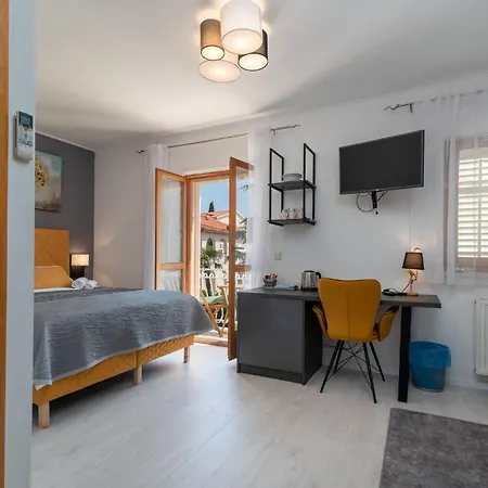 Pensjonat Stylish Triple With Balcony