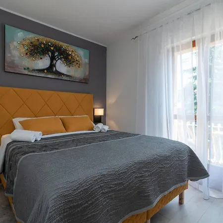Pensjonat Stylish Triple With Balcony *