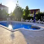 بيت ضيافة Stylish Triple With Balcony تروغير