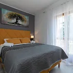 بيت ضيافة Stylish Triple With Balcony 3*