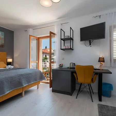 بيت ضيافة Stylish Triple With Balcony تروغير