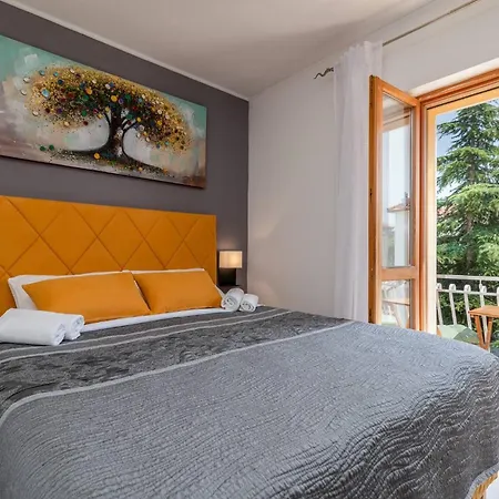 Stylish Triple With Balcony