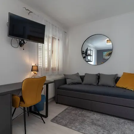 Stylish Triple With Balcony *