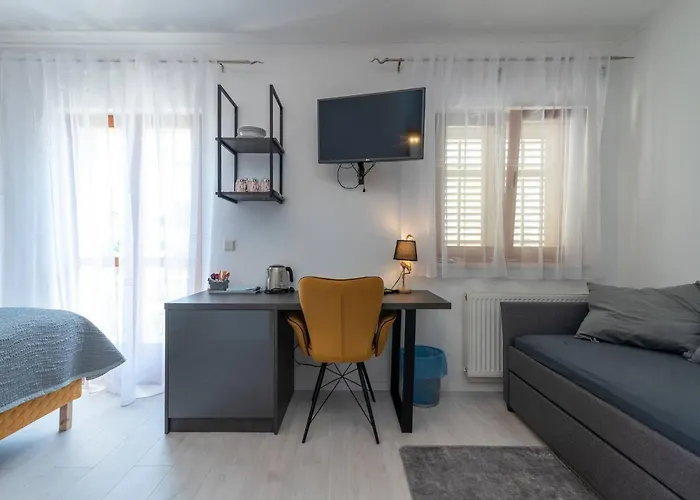 Stylish Triple With Balcony Гостевой дом