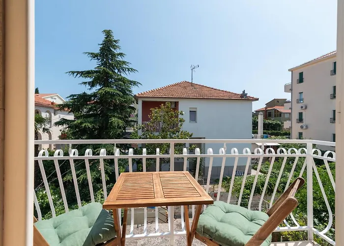 Stylish Triple With Balcony Гостевой дом 3*