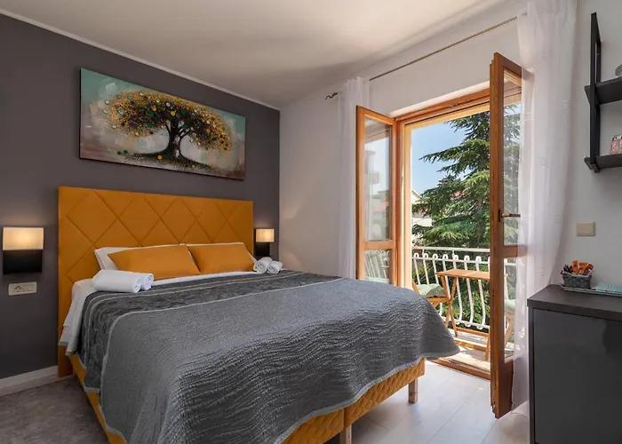 Stylish Triple With Balcony Трогир