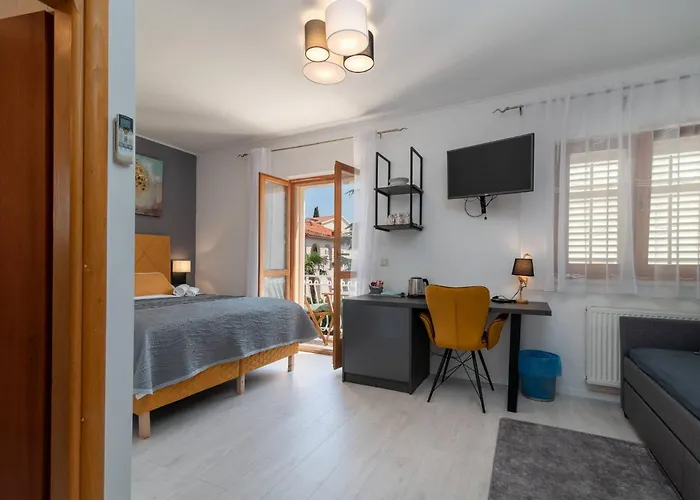 Гостевой дом Stylish Triple With Balcony