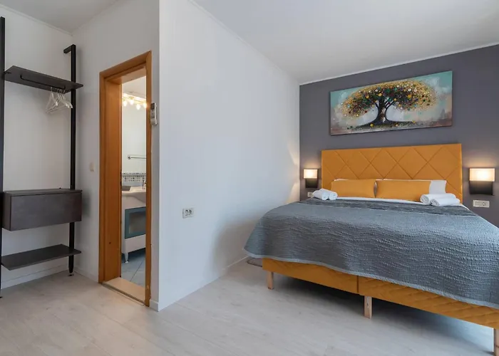 Stylish Triple With Balcony Гостевой дом 3*