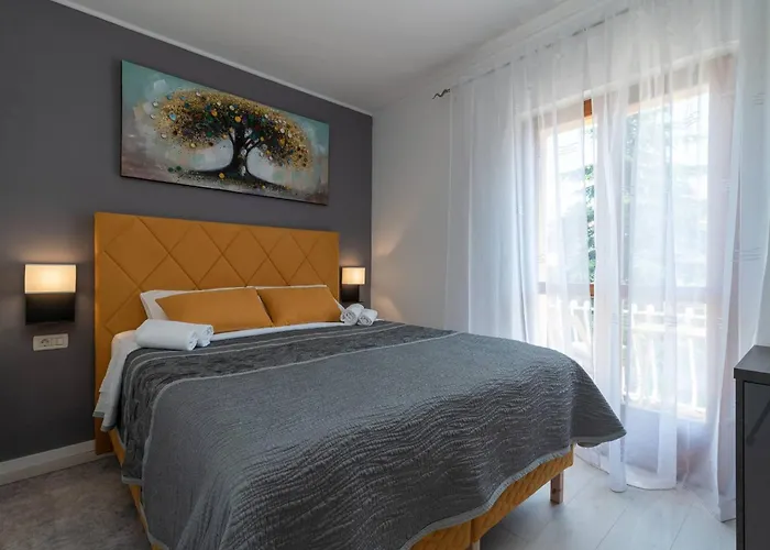 Гостевой дом Stylish Triple With Balcony 3*